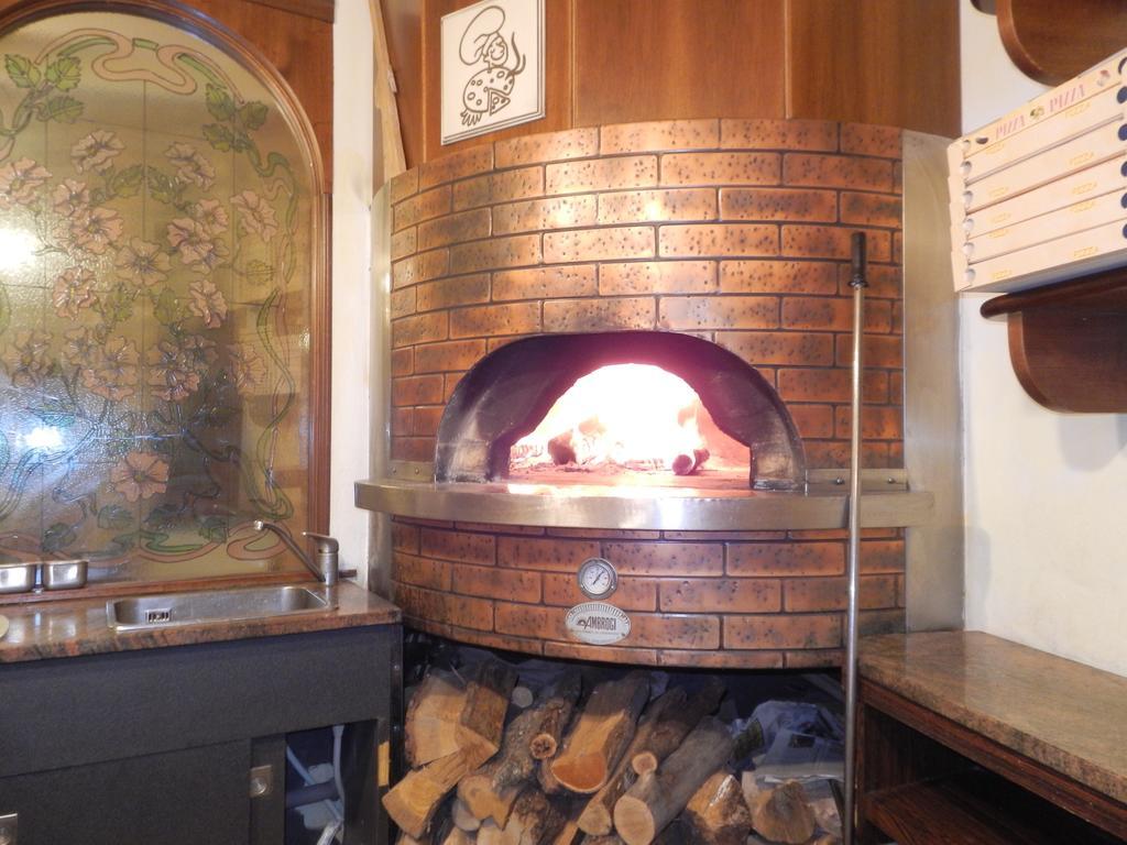 Risthotel Pizzeria Italia Godiasco Luaran gambar
